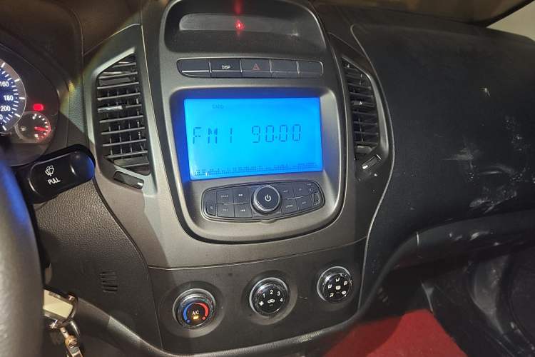 Used Geely Auto Diamond 2014 Sedan 1.5L Manual Entry-Level Model Audio And AC Panel