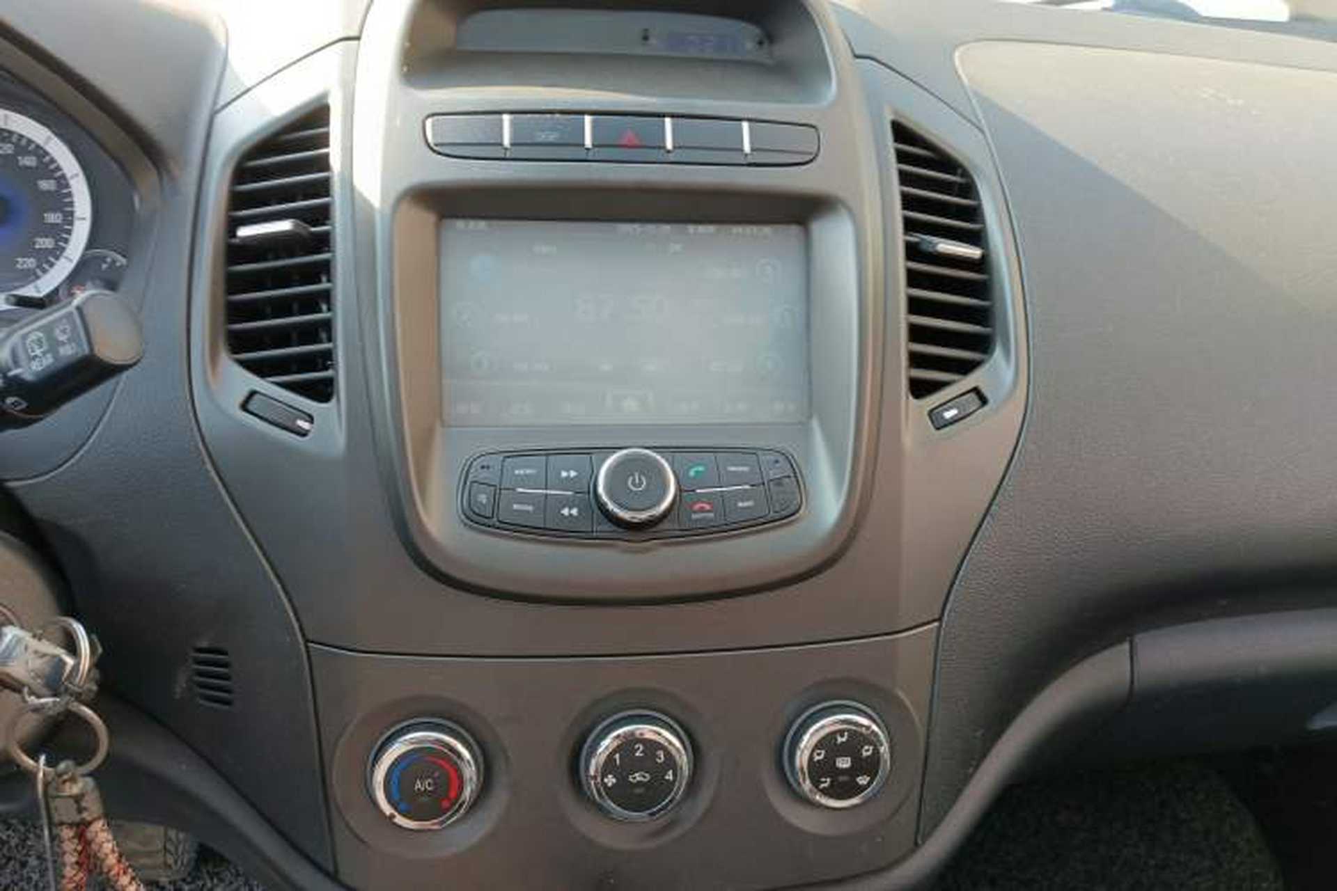Used Geely Auto Diamond 2014 CROSS 1.5L Automatic Elite Model Audio And AC Panel