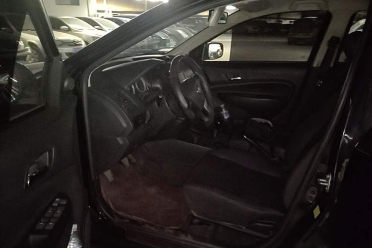 Used Geely Auto Diamond 2014 Sedan 1.5L Manual Elite Model Driver Seat