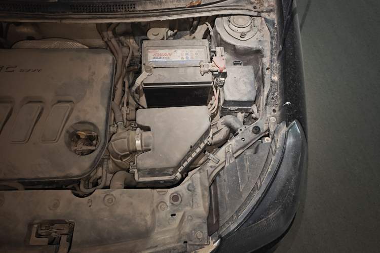 Used Geely Auto Diamond 2014 Sedan 1.5L Manual Entry-Level Model Engine Bay Left