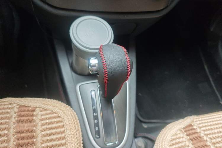 Used Geely Auto Diamond 2014 CROSS 1.5L Automatic Elite Model Gear Lever