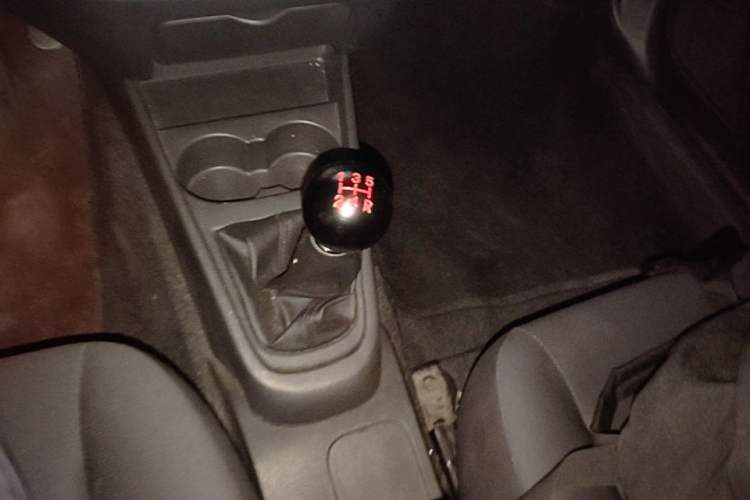 Used Geely Auto Diamond 2014 Sedan 1.5L Manual Elite Model Gear Lever