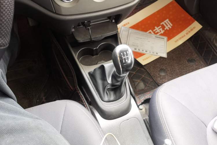 Used Geely Auto Diamond 2014 Sedan 1.5L Manual Luxury Model Gear Lever