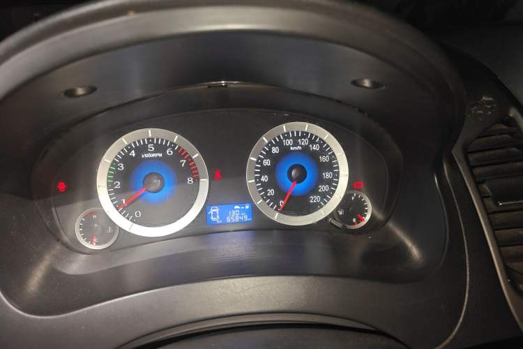 Used Geely Auto Diamond 2014 Sedan 1.5L Manual Entry-Level Model Instrument Cluster