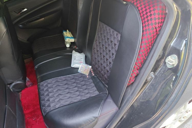 Used Geely Auto Diamond 2014 Sedan 1.5L Manual Entry-Level Model Left Rear Seat