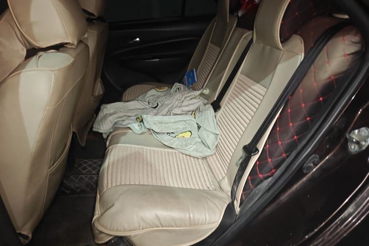 Used Geely Auto Diamond 2014 Sedan 1.5L Manual Entry-Level Model Left Rear Seat
