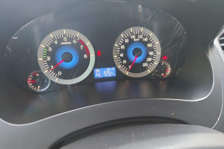 Used Geely Auto Diamond 2014 Sedan 1.5L Manual Entry-Level Model Odometer Close Up