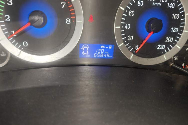 Used Geely Auto Diamond 2014 Sedan 1.5L Manual Entry-Level Model Odometer Close Up