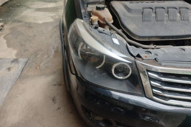Used Geely Auto Diamond 2014 CROSS 1.5L Automatic Elite Model Right Front Headlight