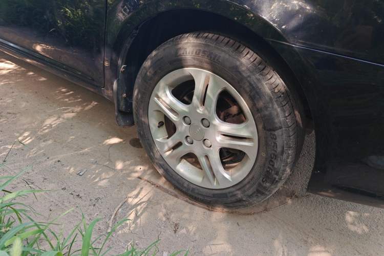 Used Geely Auto Diamond 2014 Sedan 1.5L Manual Entry-Level Model Right Front Wheel Hub