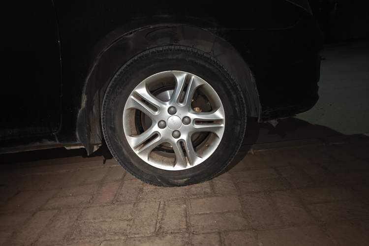 Used Geely Auto Diamond 2014 Sedan 1.5L Manual Entry-Level Model Right Front Wheel Hub