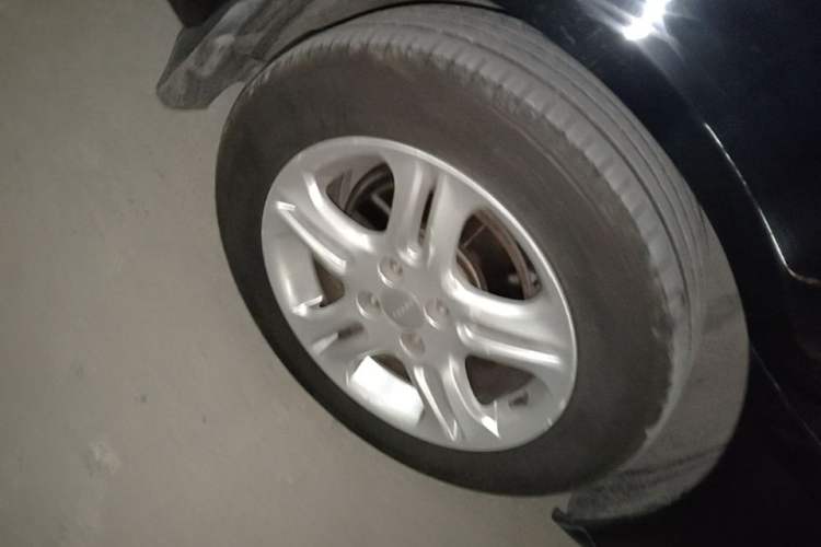 Used Geely Auto Diamond 2014 Sedan 1.5L Manual Elite Model Right Front Wheel Hub
