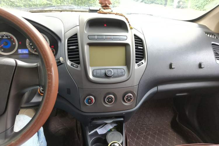 Used Geely Auto Diamond 2014 Sedan 1.5L Manual Entry-Level Model Audio And AC Panel