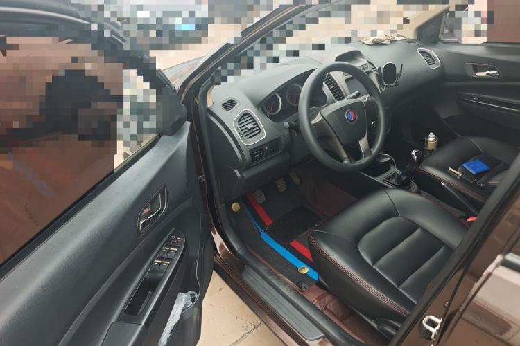 Used Geely Auto Diamond 2014 Sedan 1.5L Manual Entry-Level Model Driver Seat