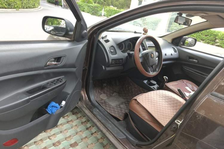 Used Geely Auto Diamond 2014 Sedan 1.5L Manual Entry-Level Model Driver Seat