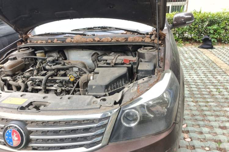 Used Geely Auto Diamond 2014 Sedan 1.5L Manual Entry-Level Model Engine Bay Left