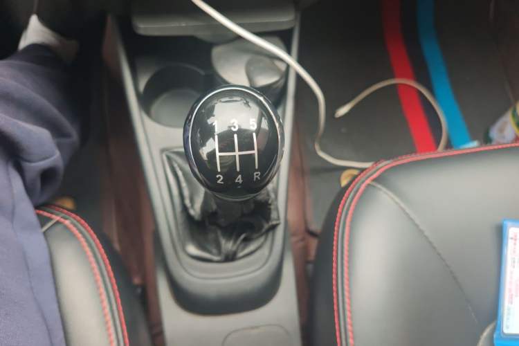 Used Geely Auto Diamond 2014 Sedan 1.5L Manual Entry-Level Model Gear Lever