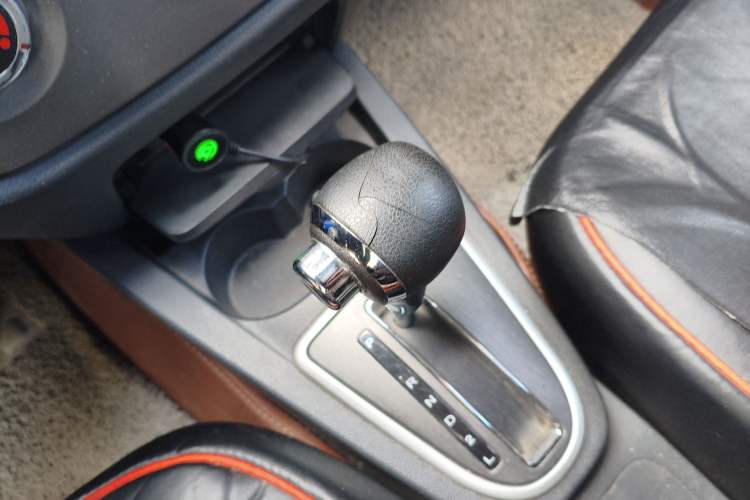 Used Geely Auto Diamond 2014 CROSS 1.5L Automatic Elite Model Gear Lever