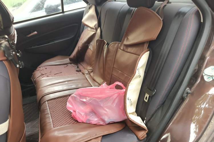Used Geely Auto Diamond 2014 Sedan 1.5L Manual Entry-Level Model Left Rear Seat