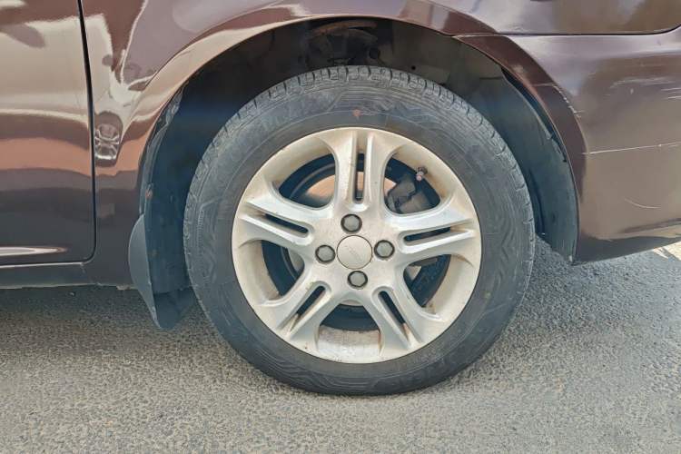 Used Geely Auto Diamond 2014 Sedan 1.5L Automatic Elite Model Right Front Wheel Hub