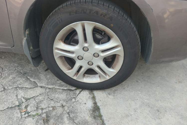 Used Geely Auto Diamond 2014 Sedan 1.5L Automatic Elite Model Right Front Wheel Hub