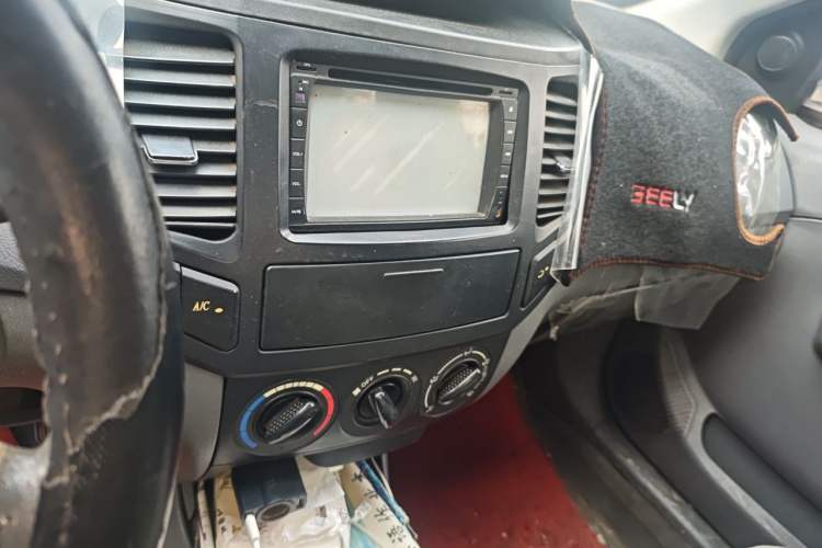 Used Geely Auto Diamond 2014 Sedan 1.5L Manual Entry-Level Model Audio And AC Panel