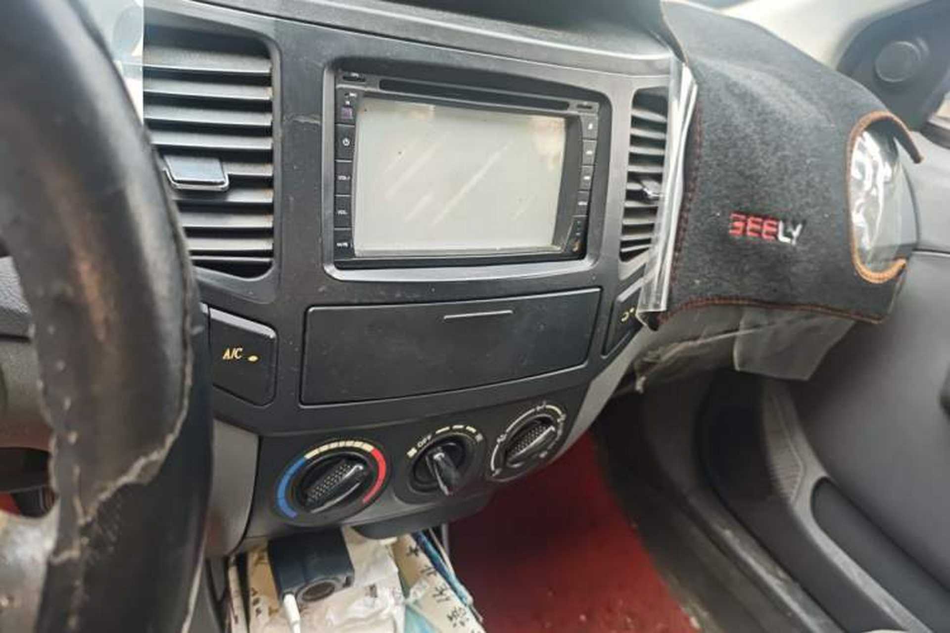 Used Geely Auto Diamond 2014 Sedan 1.5L Manual Entry-Level Model Audio And AC Panel