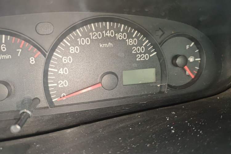 Used Geely Auto Diamond 2014 Sedan 1.5L Manual Entry-Level Model Odometer Close Up