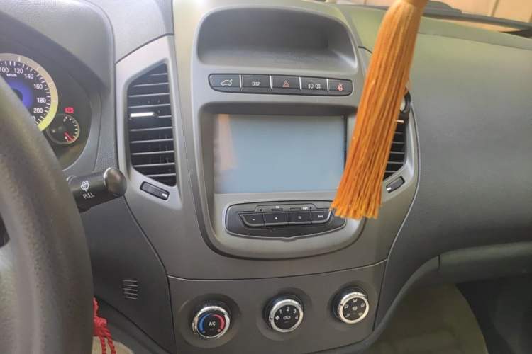 Used Geely Auto Diamond 2014 Sedan 1.5L Manual Entry-Level Model Audio And AC Panel