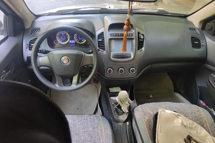 Used Geely Auto Diamond 2014 Sedan 1.5L Manual Entry-Level Model Center Console