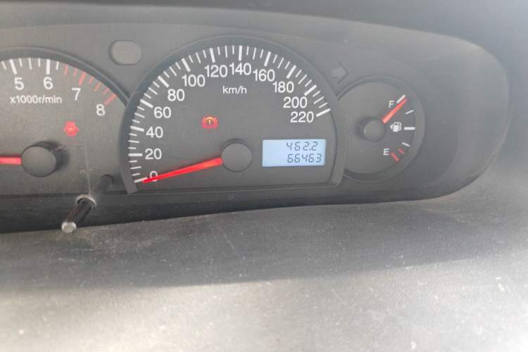 Used Geely Auto Diamond 2014 Sedan 1.5L Manual Entry-Level Model Odometer Close Up