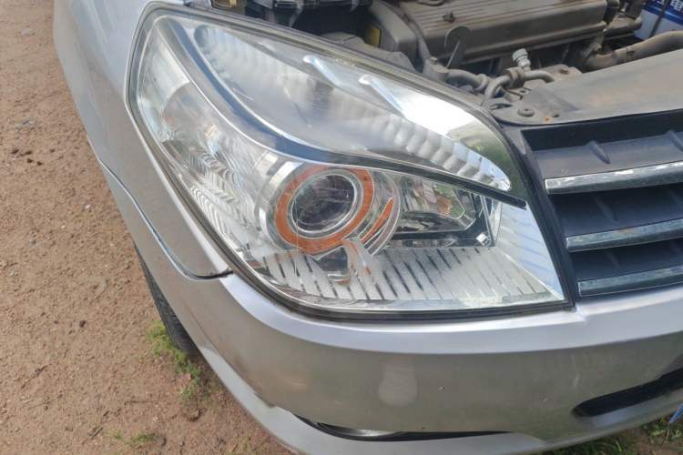 Used Geely Auto Diamond 2014 Sedan 1.5L Manual Entry-Level Model Right Front Headlight