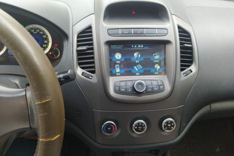 Used Geely Auto Diamond 2014 Sedan 1.5L Automatic Elite Model Audio And AC Panel