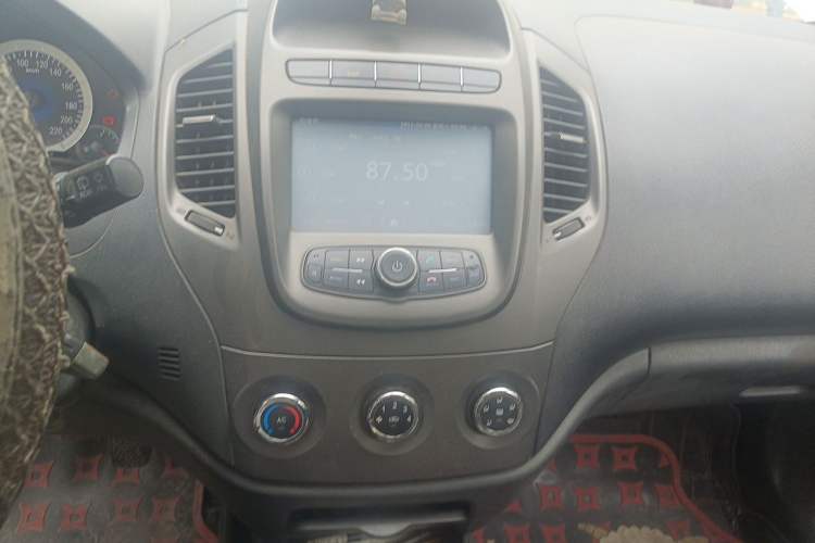 Used Geely Auto Diamond 2014 CROSS 1.5L Manual Entry-Level Model Audio And AC Panel