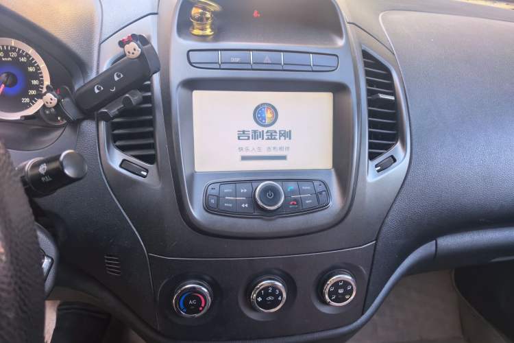 Used Geely Auto Diamond 2014 Sedan 1.5L Manual Luxury Model Audio And AC Panel