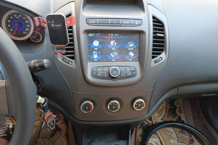 Used Geely Auto Diamond 2014 Sedan 1.5L Manual Entry-Level Model Audio And AC Panel