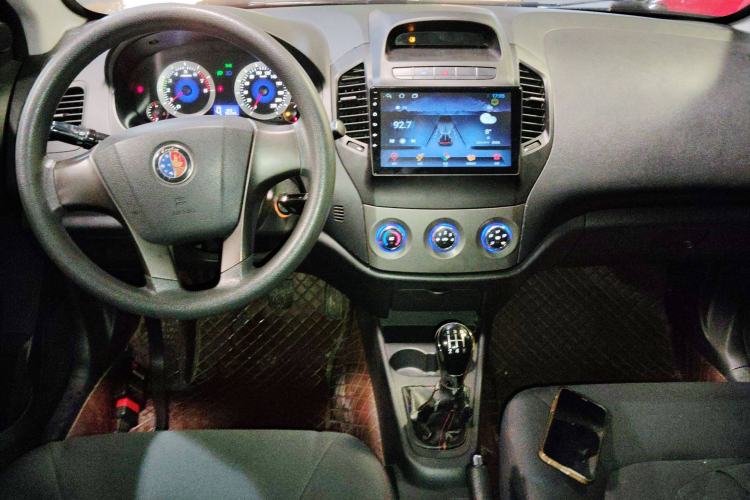 Used Geely Auto Diamond 2014 CROSS 1.5L Manual Entry-Level Model Center Console