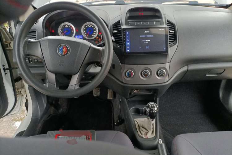 Used Geely Auto Diamond 2014 Sedan 1.5L Manual Entry-Level Model Center Console