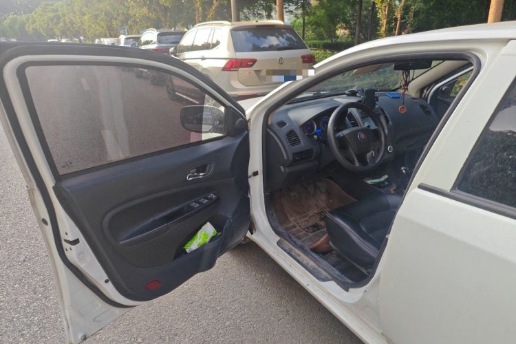 Used Geely Auto Diamond 2014 Sedan 1.5L Manual Entry-Level Model Driver Seat