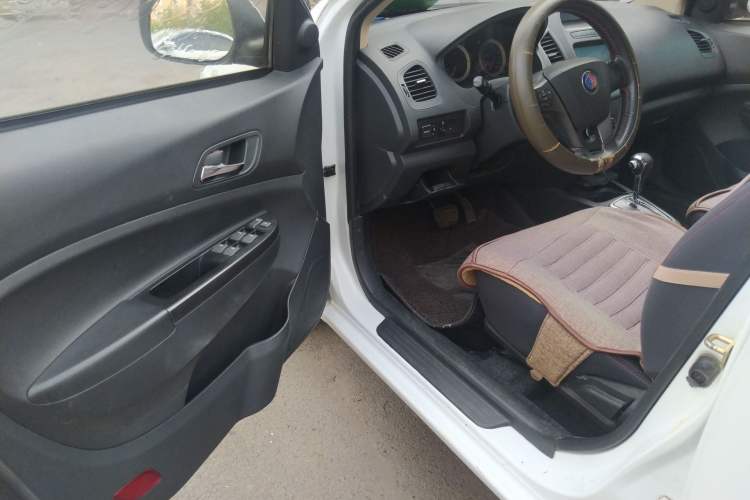 Used Geely Auto Diamond 2014 Sedan 1.5L Automatic Elite Model Driver Seat