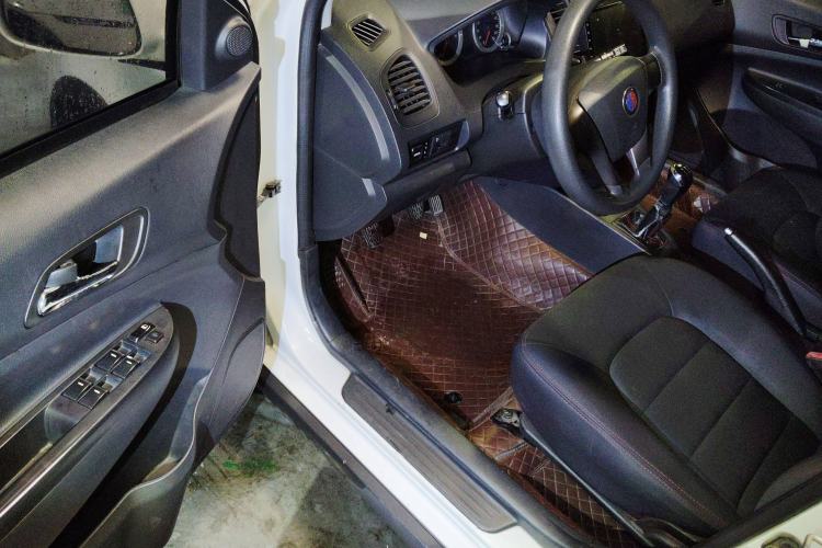 Used Geely Auto Diamond 2014 CROSS 1.5L Manual Entry-Level Model Driver Seat
