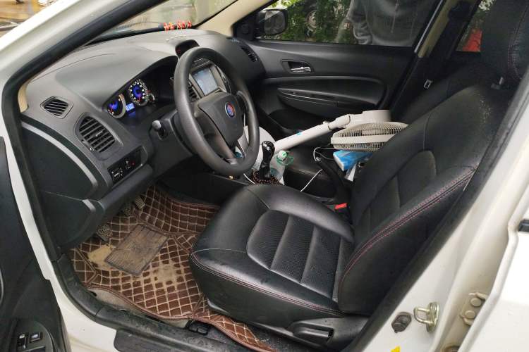 Used Geely Auto Diamond 2014 Sedan 1.5L Manual Entry-Level Model Driver Seat