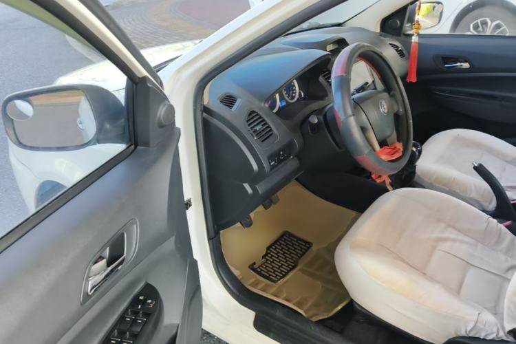 Used Geely Auto Diamond 2014 Sedan 1.5L Manual Entry-Level Model Driver Seat