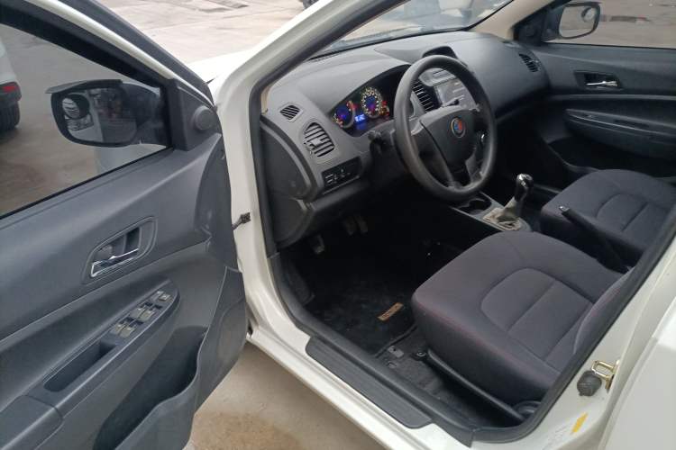 Used Geely Auto Diamond 2014 Sedan 1.5L Manual Entry-Level Model Driver Seat