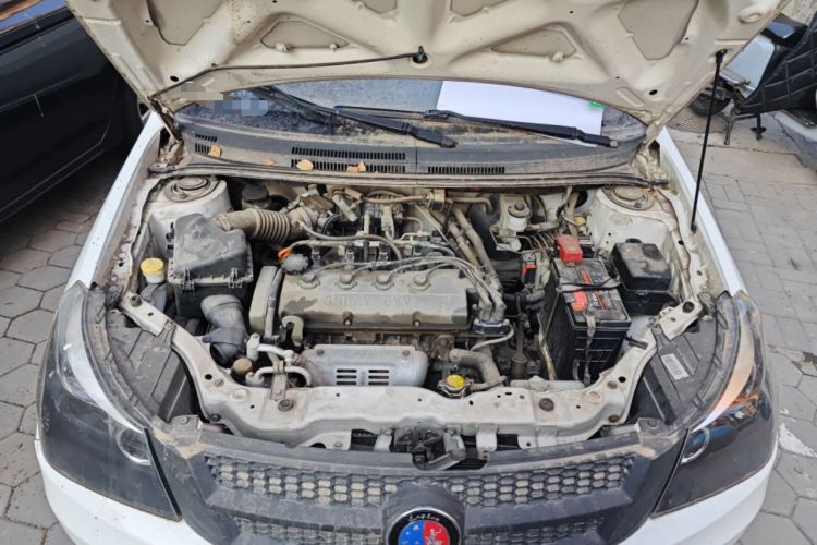 Used Geely Auto Diamond 2014 Sedan 1.5L Manual Entry-Level Model Engine Bay