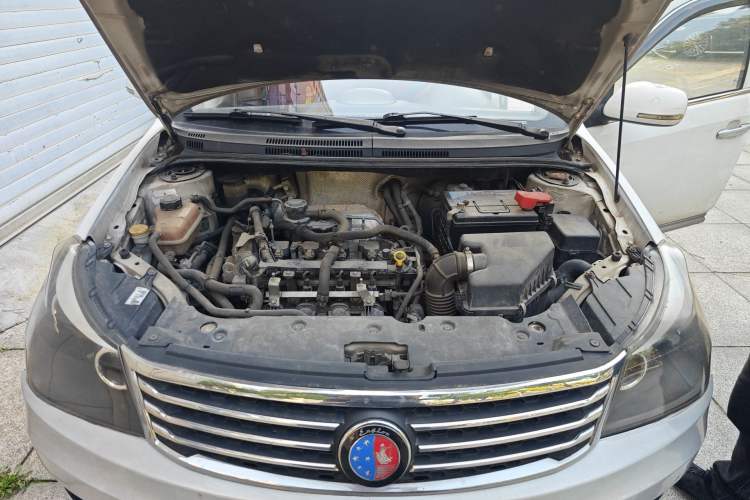 Used Geely Auto Diamond 2014 Sedan 1.5L Manual Entry-Level Model Engine Bay