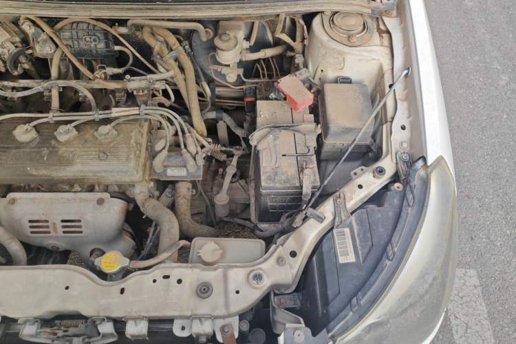 Used Geely Auto Diamond 2014 Sedan 1.5L Manual Entry-Level Model Engine Bay Left
