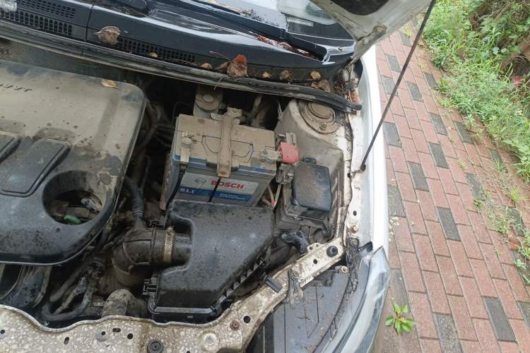 Used Geely Auto Diamond 2014 CROSS 1.5L Manual Entry-Level Model Engine Bay Left