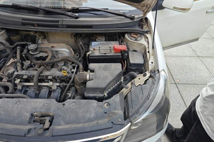 Used Geely Auto Diamond 2014 Sedan 1.5L Manual Entry-Level Model Engine Bay Left