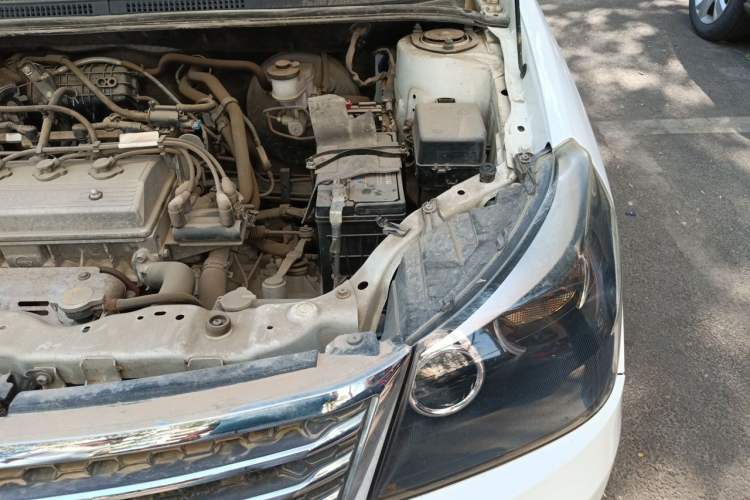 Used Geely Auto Diamond 2014 Sedan 1.5L Manual Entry-Level Model Engine Bay Left